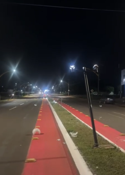 Imagem da notícia Vídeo: Autor de vandalismo é preso em flagrante após destruir luminárias e agredir companheira em Costa Rica